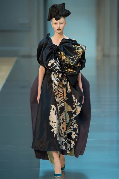 Look 15